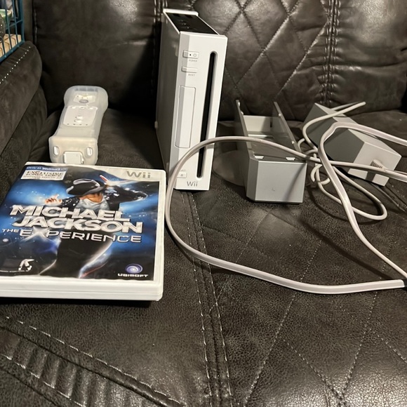 Wii - Picture 1 of 3